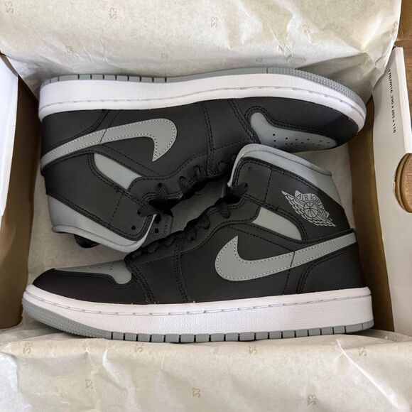 Jordan 1 Mid ‘Shadow’ (W) size 7.5W/6M - Picture 1 of 10